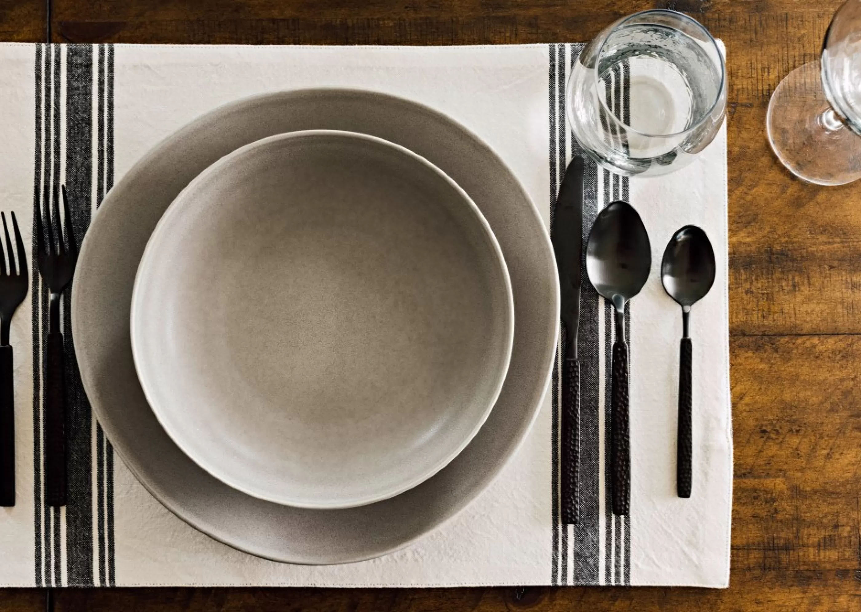 Urban Barn Kitchen Accents*Hammered 5-Piece Cutlery Set